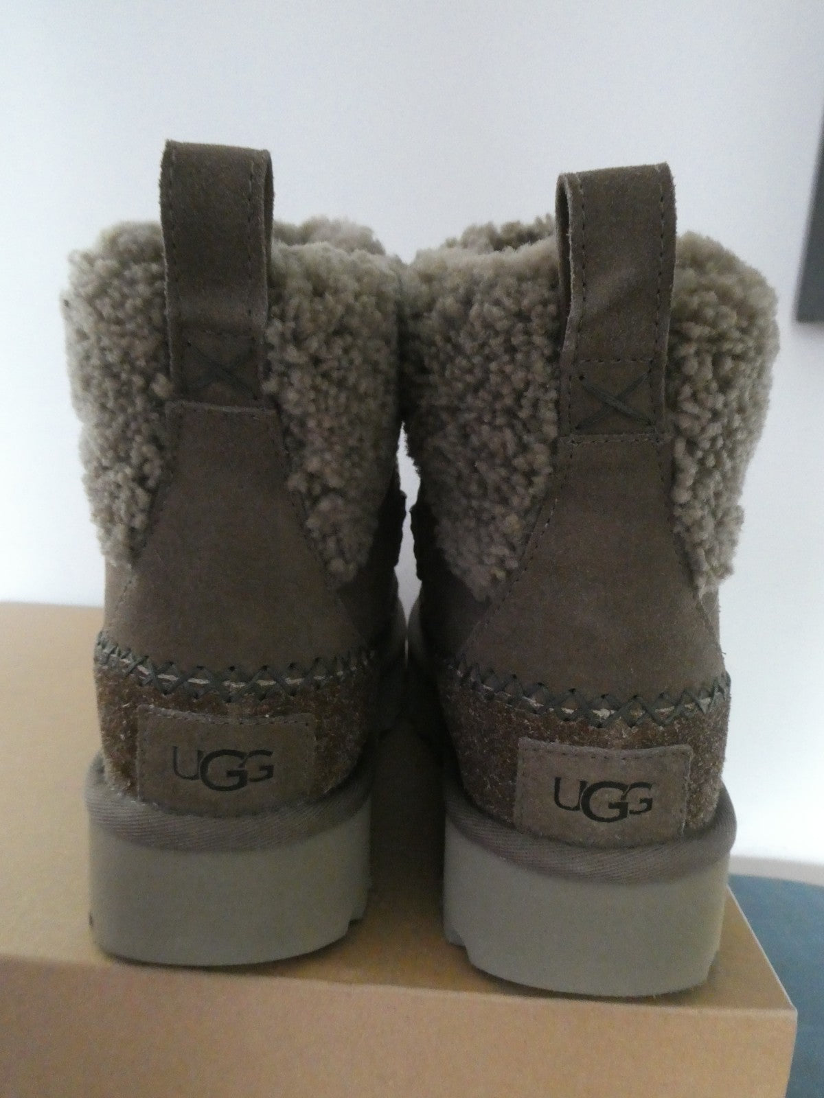 UGG Classic Alpine Lace-Up Boots Women's Size 10 Hickory Chestnut 1158271