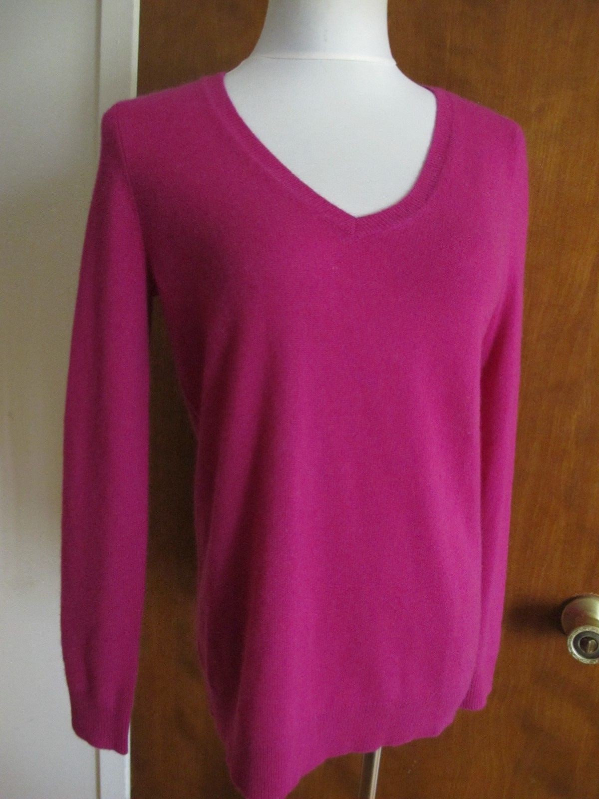 Bloomingdale’s women’s pink fuschia detailed soft 2ply cashmere sweater 