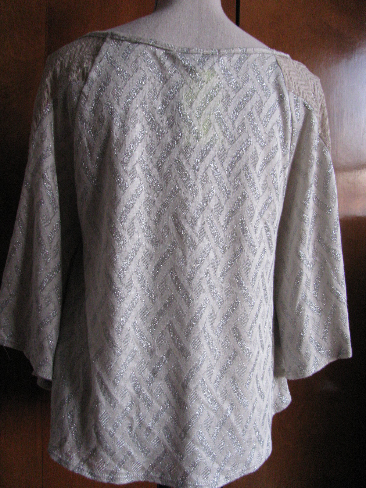 Moa Moa women's gray ivory lurex decorated top Large New