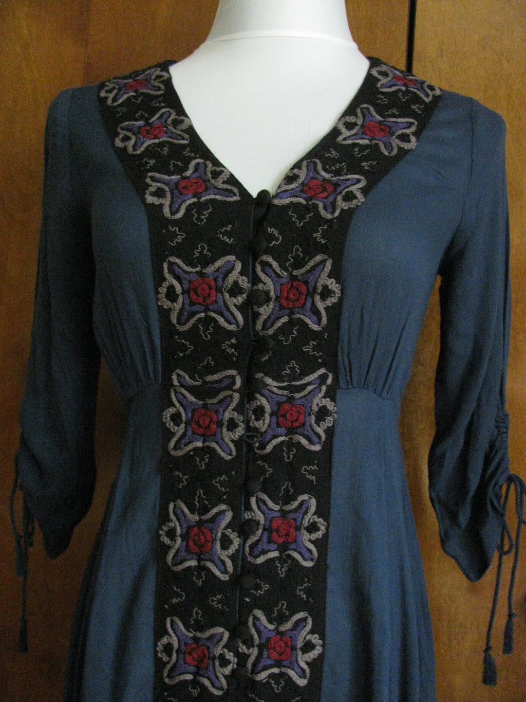 Free People Women's Navy Black Embroidered Soft Rayon Dress Size 0 New