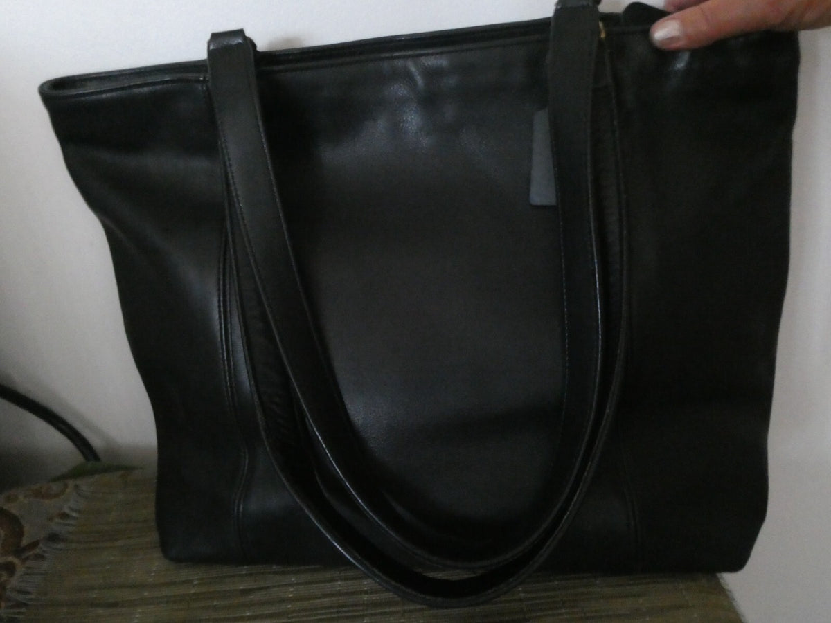 Coach women's black vintage large zip shoulder bag #0779-927
