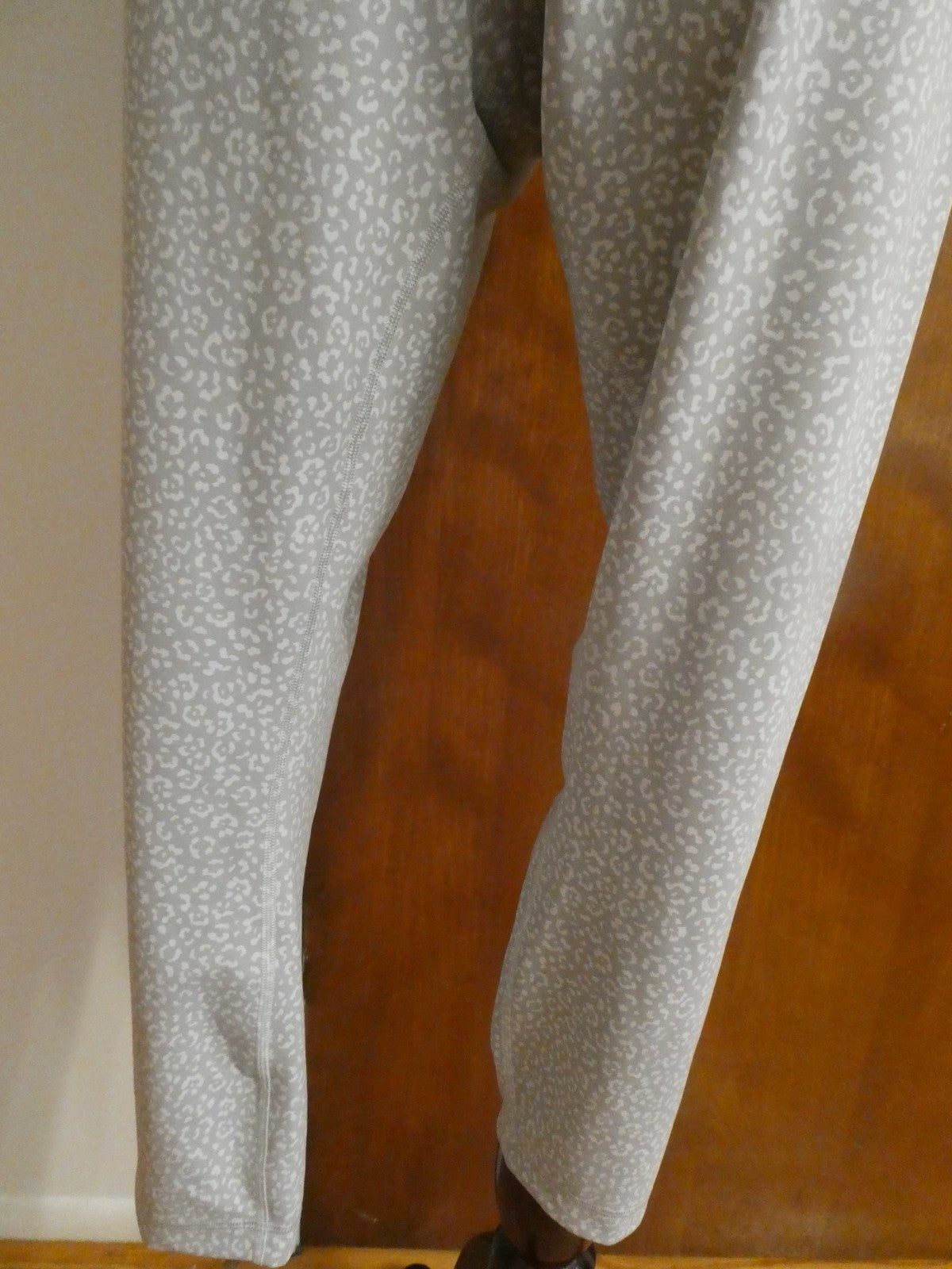 Lululemon Women Wunder Train High-Rise Crop 23" White/Gray Sz 14