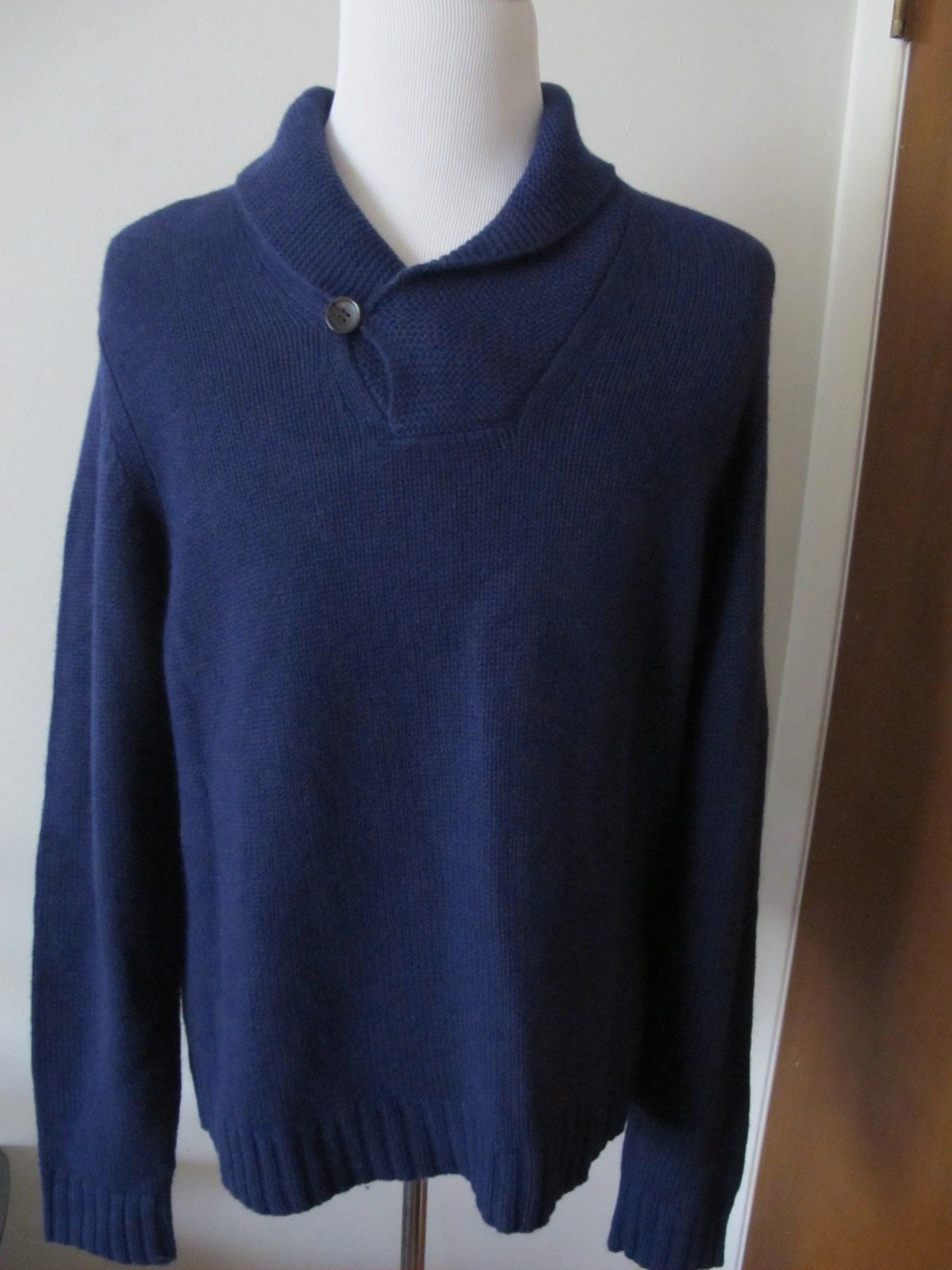 Bloomingdales men's blue cashmere collared sweater New