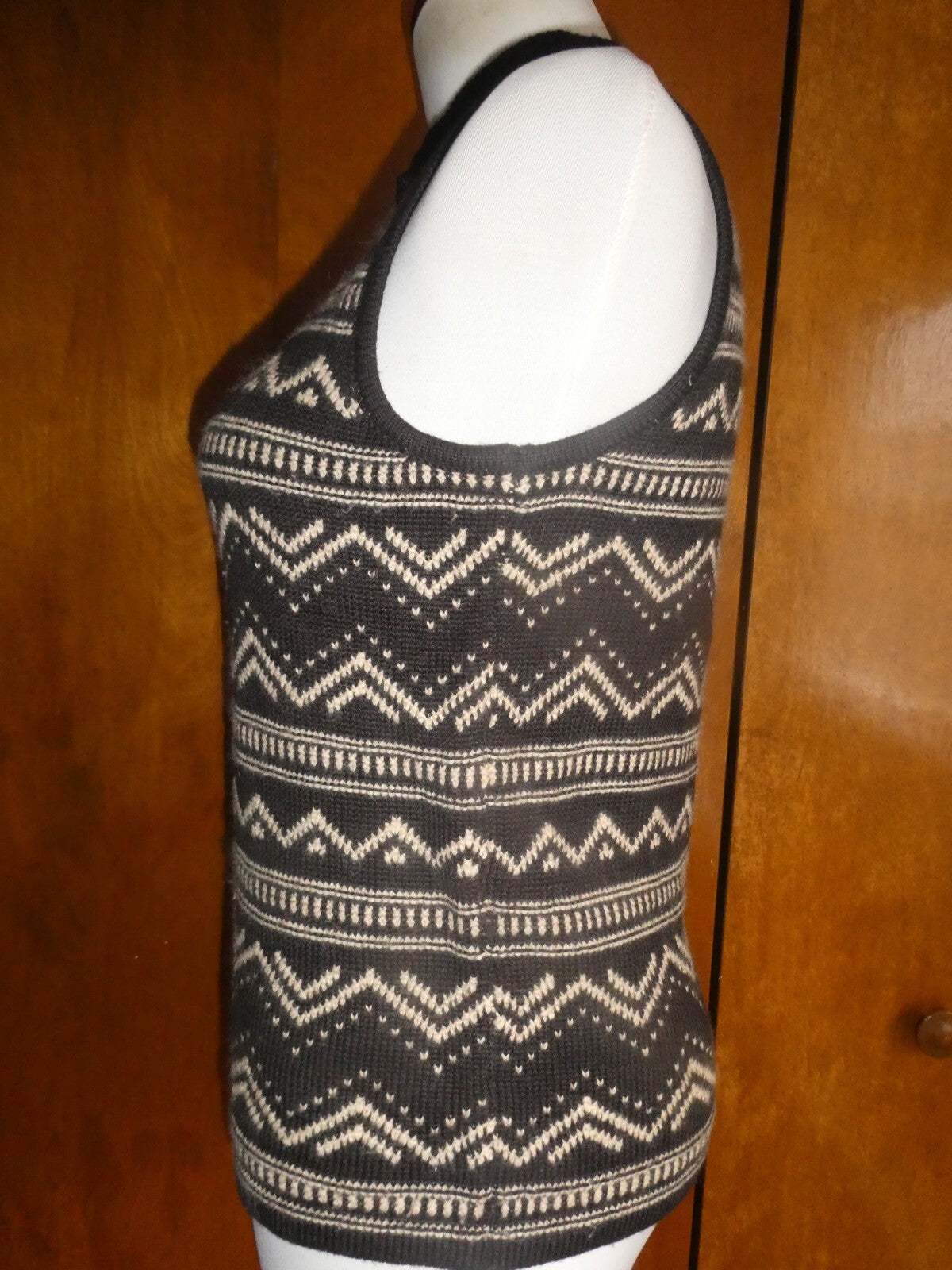 Liz Claiborne Women Brown Ivory Long Button Closured Cardigan And Sweater Small