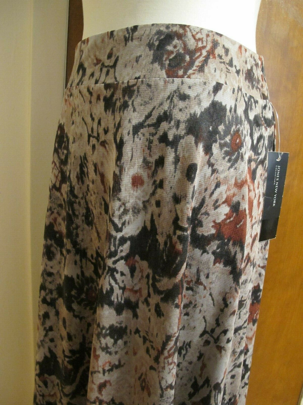 Jones New York Collection women's gray multi color lightweight skirt Medium