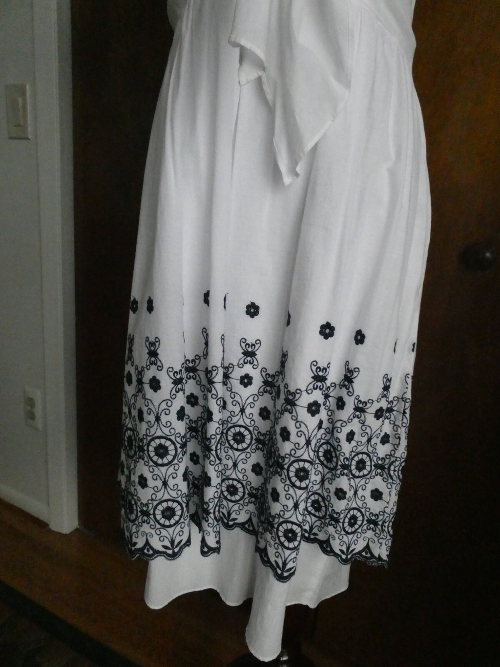 Laundry By Design women's white/black lined gorgeous one-piece dress size 12