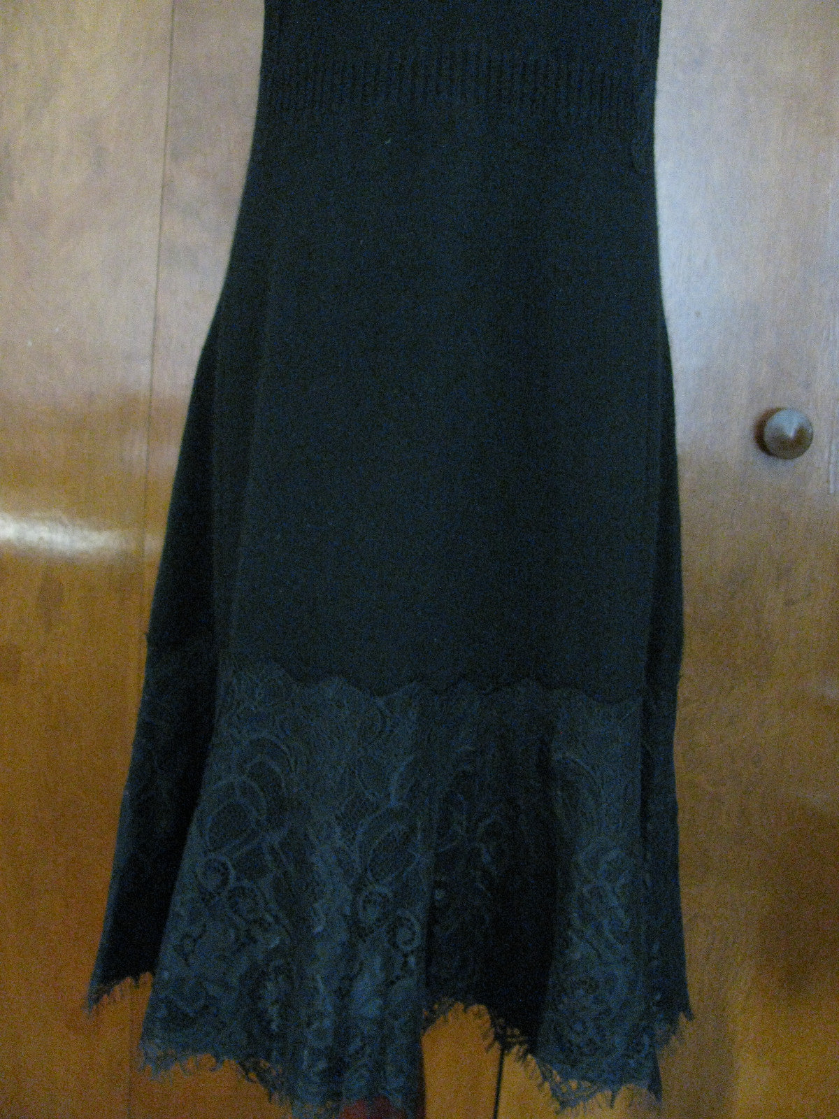 Bloomingdale’s women’s black soft 2 ply cashmere classic detaile dress New