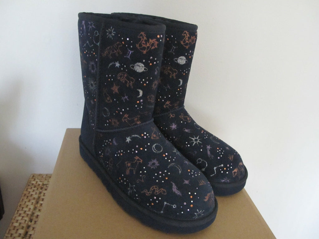 UGG CLASSIC ZODIAC WOMEN SHORT BLUE SUEDE SHEEPSKIN BOOTS SZ 7 AND 8 (Run Small)