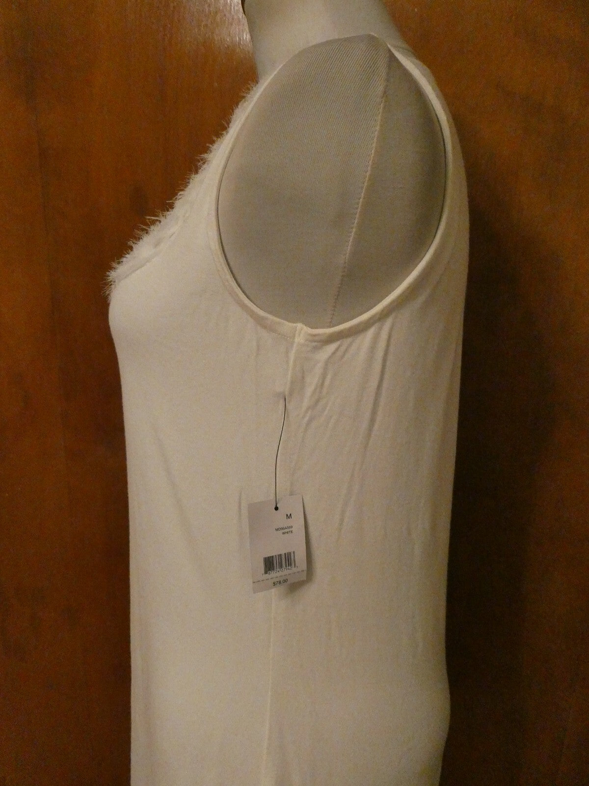 Tahari women's white sleeveless decorated top size Medium