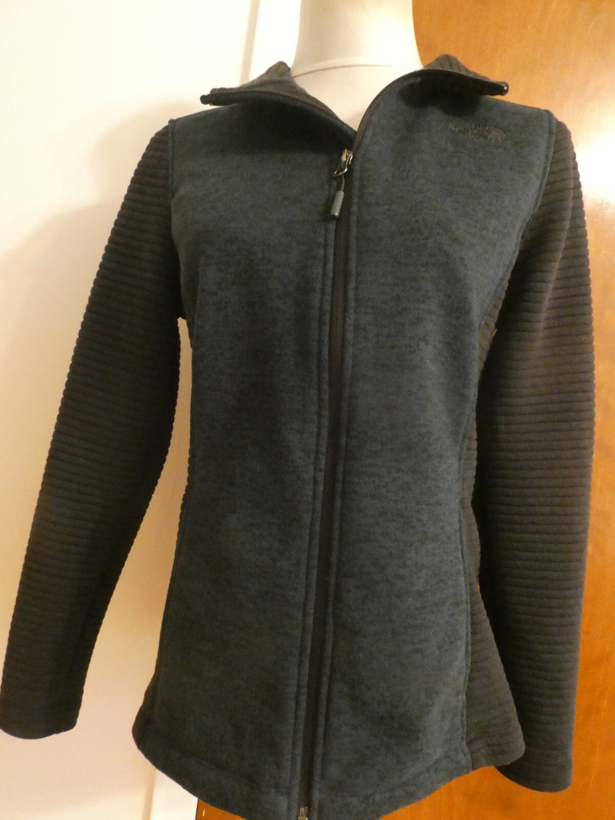 North Face Jacket Women’s /Femmes Long Sleeve Full Zip Green/Black Size Medium