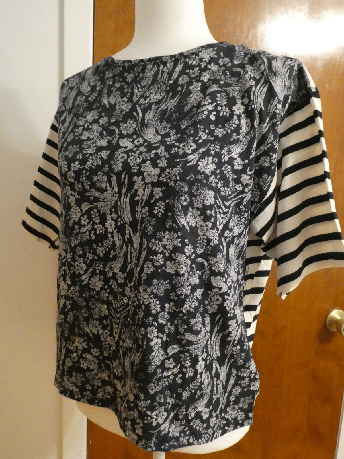 Gap women’s multicolor soft cotton short sleeve top size Large