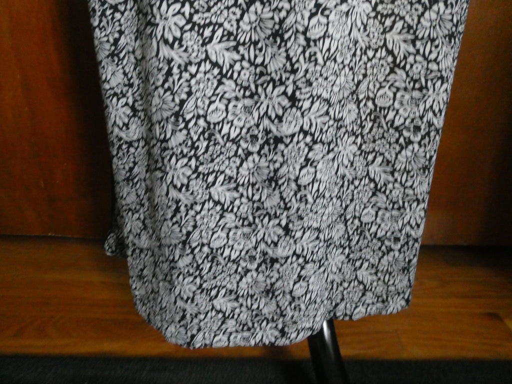 Maxi Dress Size S Black White Floral Sleeveless Elastic Waist LOFT Size Small