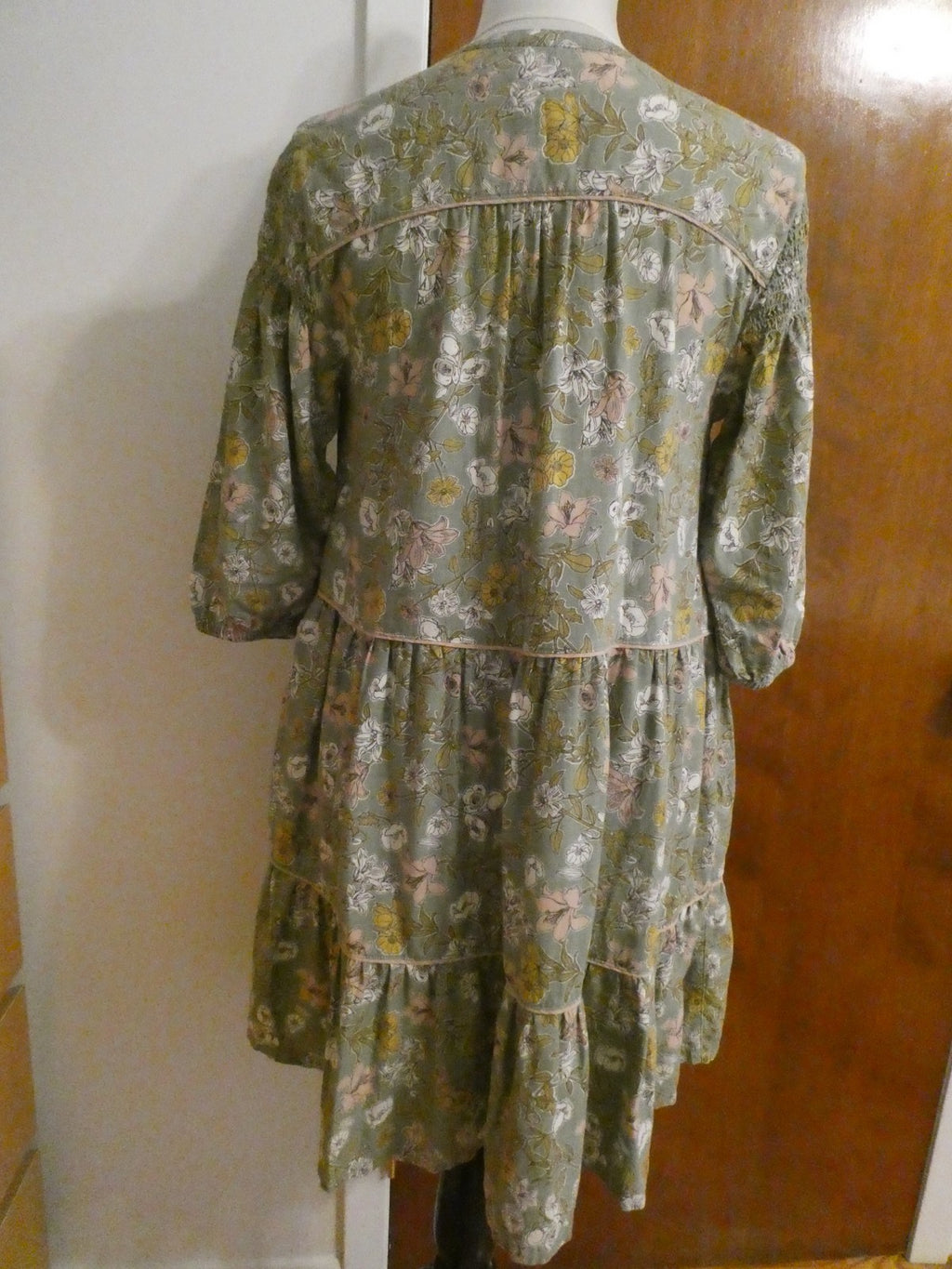 Cynthia Rowley Floral Print ¾ Sleeves Tiered Dress Sz Small 55% Linen 45% Rayon