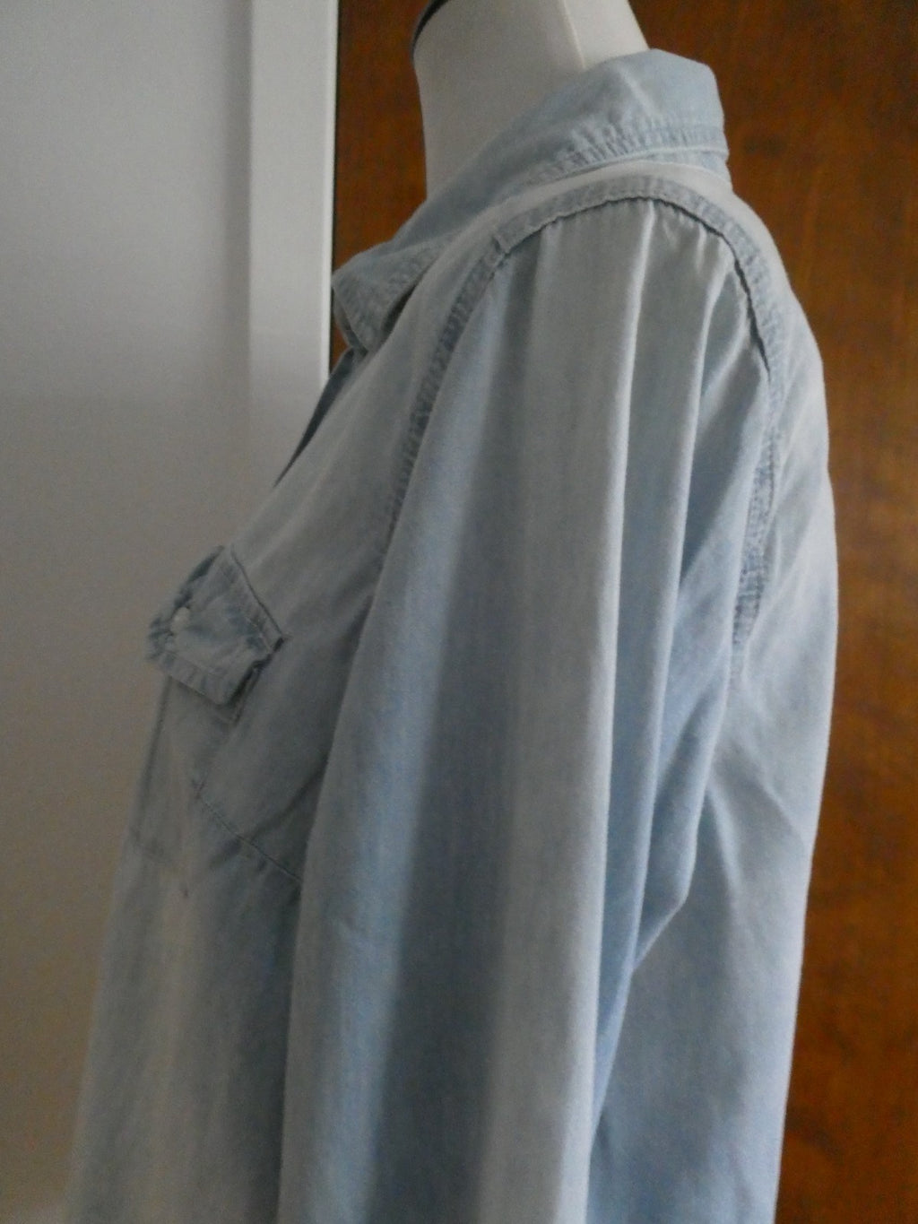 Liz Lange Size Large Maternity Top Blue Chambray Long Sleeve Henley