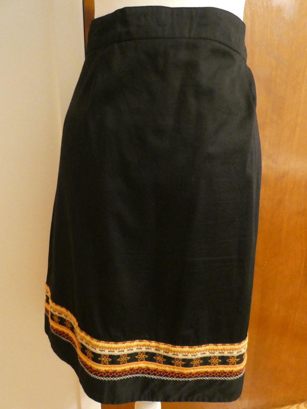 DKNY black embroidered soft cotton lined pockets skirt size 12