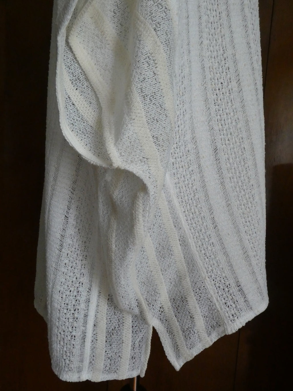 Sanctuary women’s white crochet dolman sleeves top Medium 