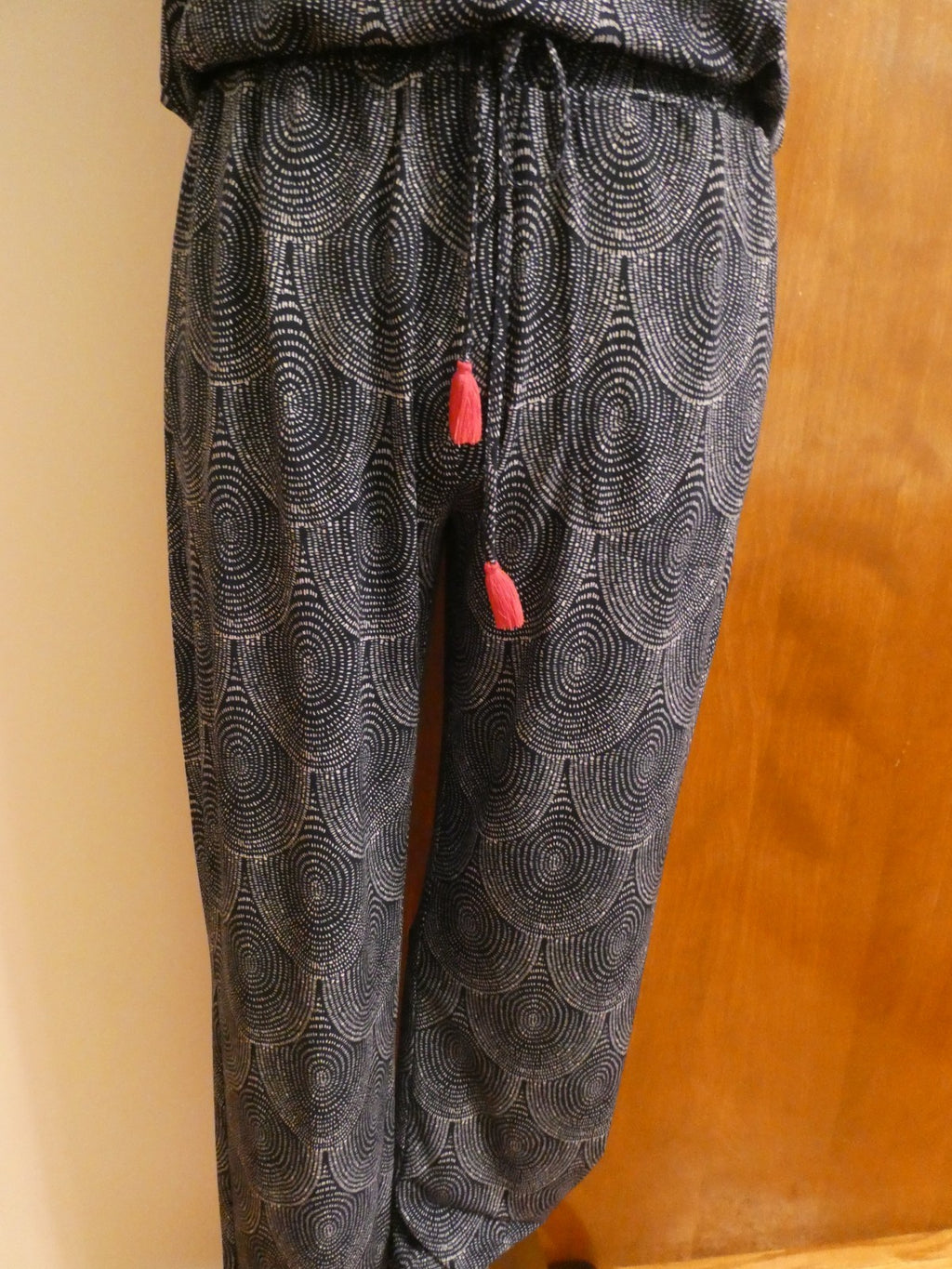 Hatley Women's Sleeveless Jumpsuit S/P Black White Print Tassel Tie Stretch EUC