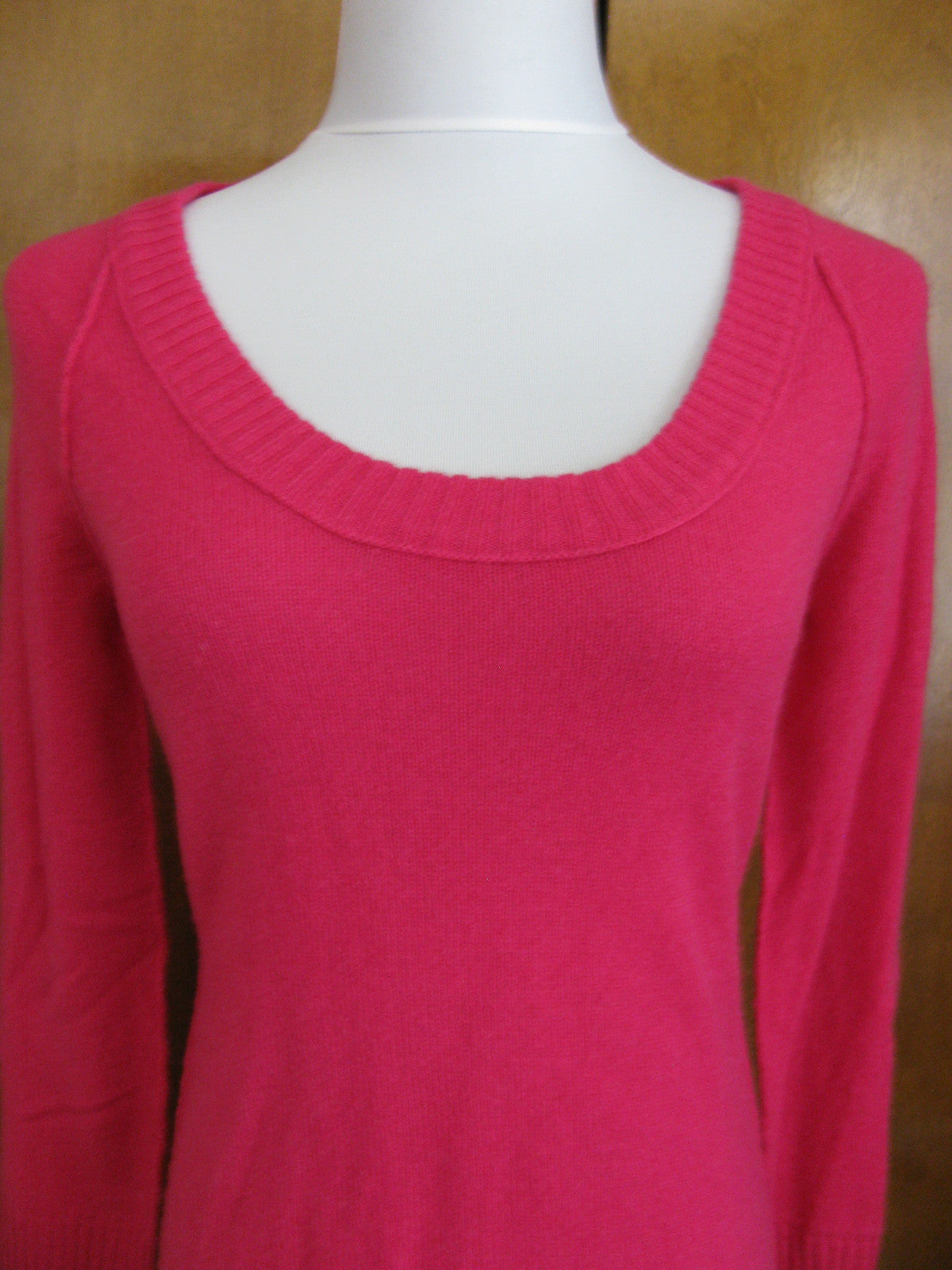 Aqua Women’s Pink Cashmere Boat Neck Back Detailed Sweater New