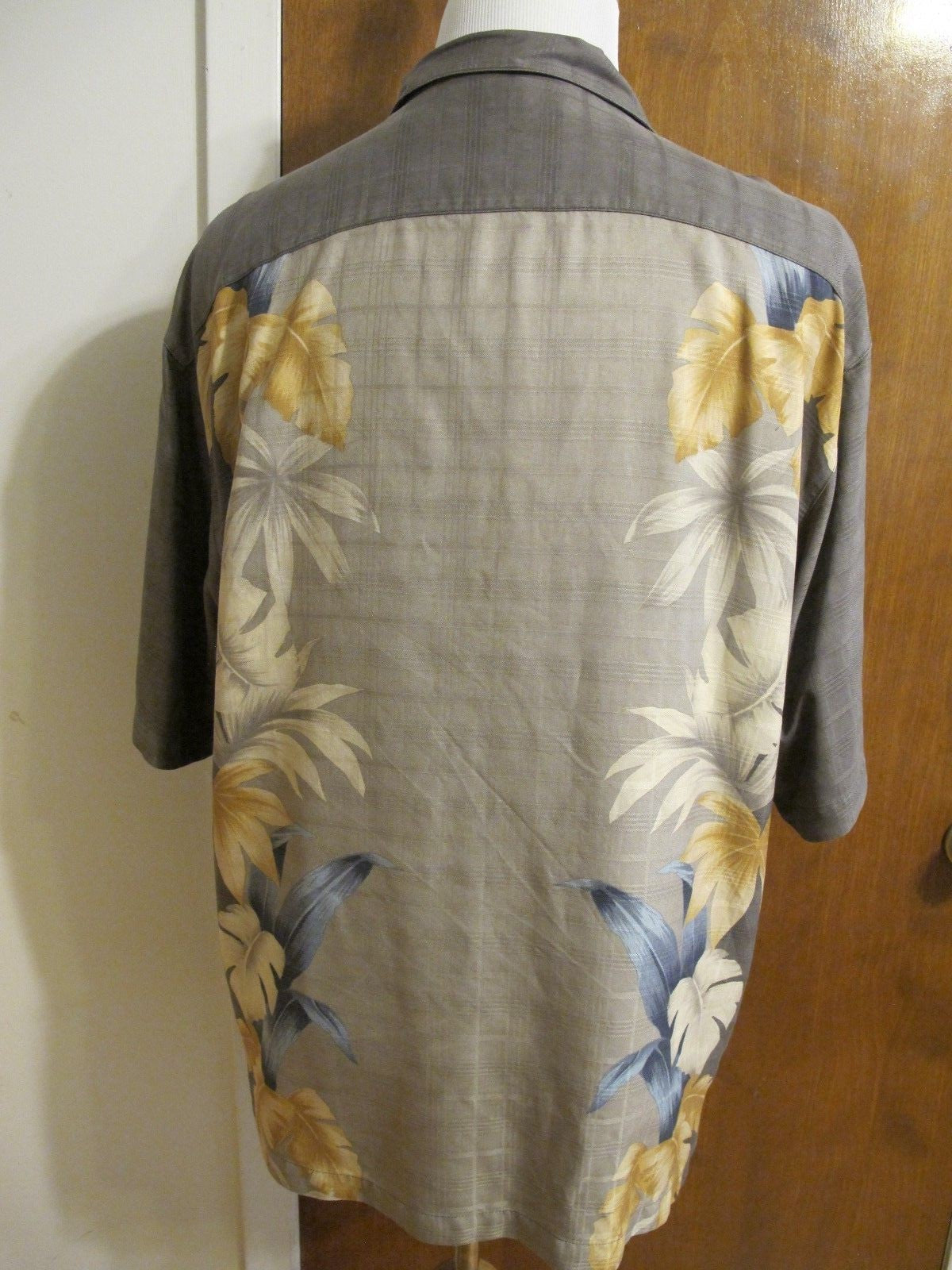 Tommy Bahama Men's Silk Multi Color Beige Gray Floral Shirt Size Large Nice