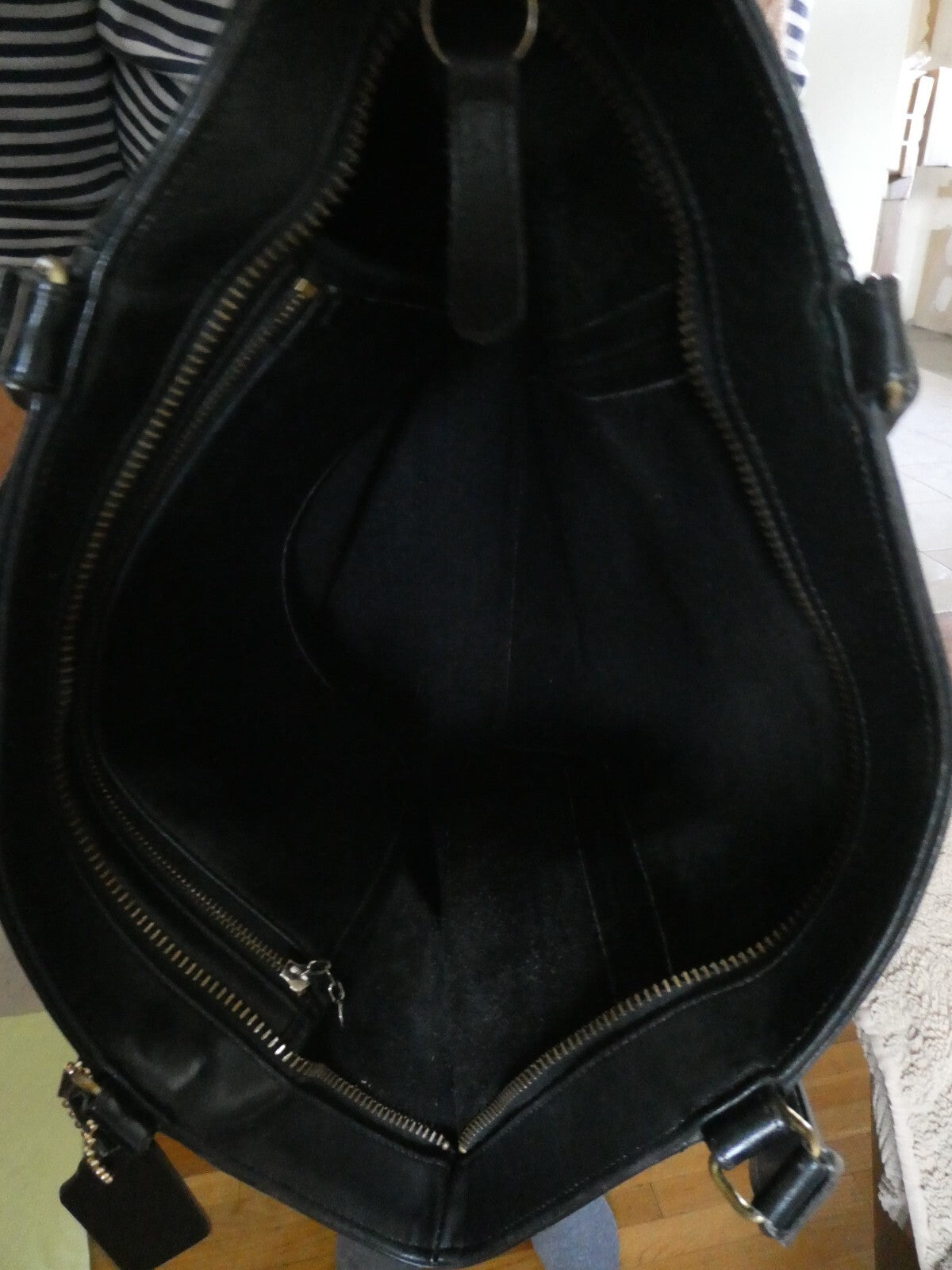 Coach women's black vintage large zip shoulder bag #0779-927