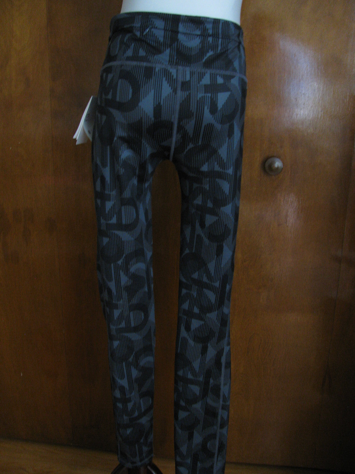 GapFit women's gray logo print regular rise leggings size Large