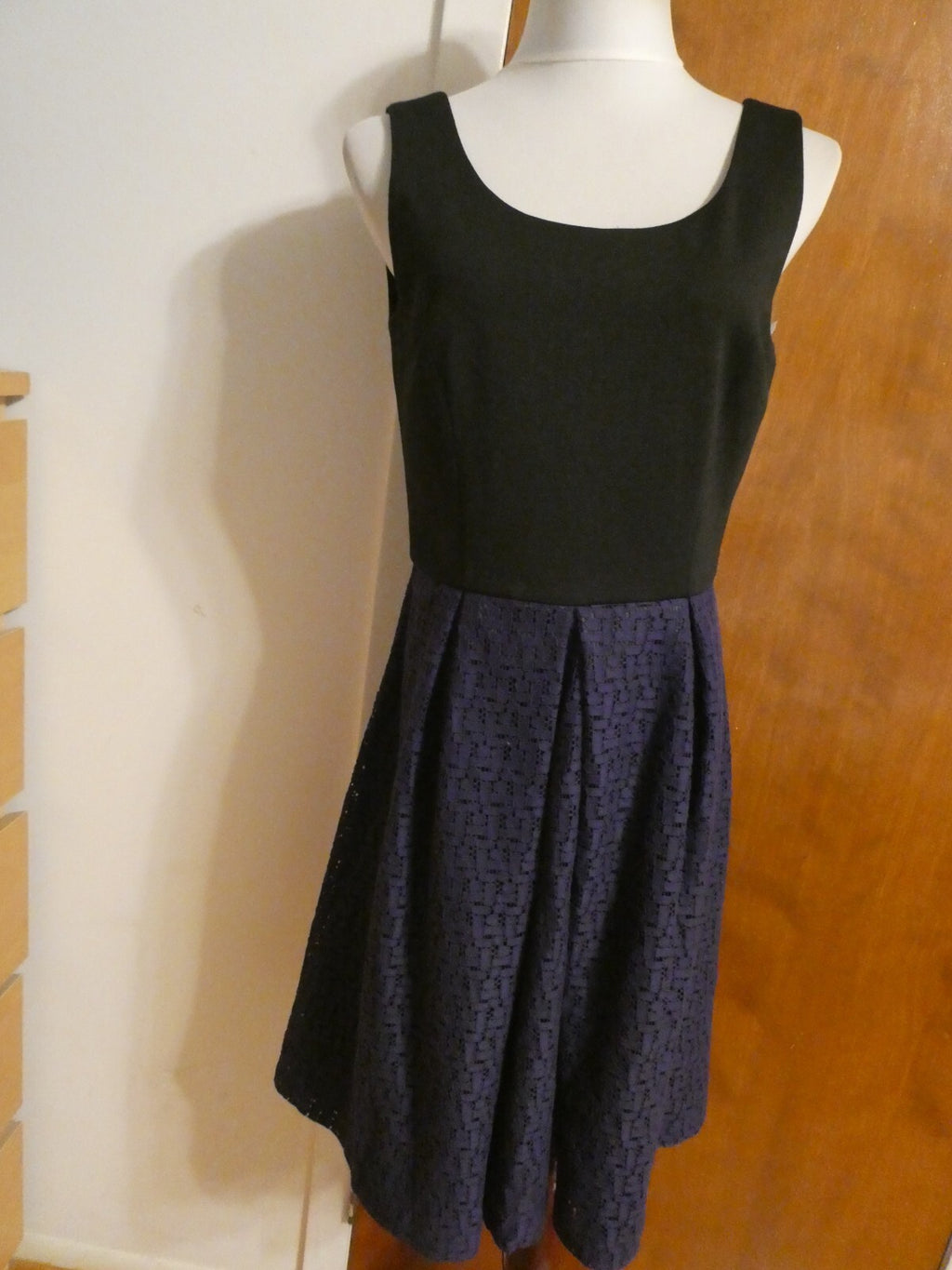 Tahari women's pleated moscow violet dress size 10