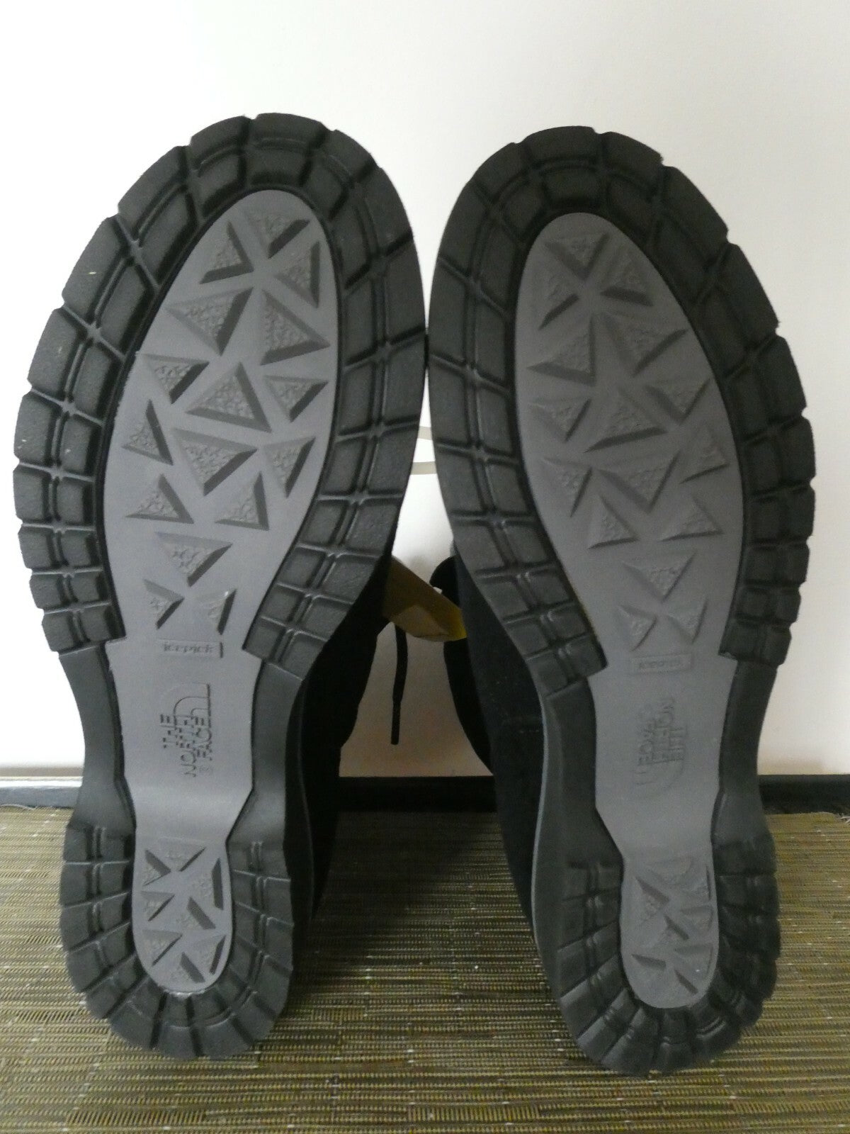 The North Face suede leather uppers low height women’s black/gray New boots sz 7
