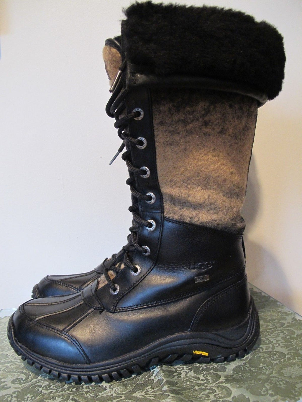UGG Australia women’s brown black waterproof New boots 