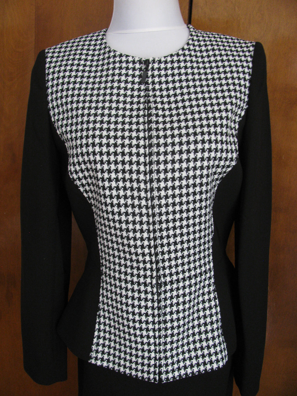 Tahari Asl women's Two Piece Peplum Skirt Suit Black white New