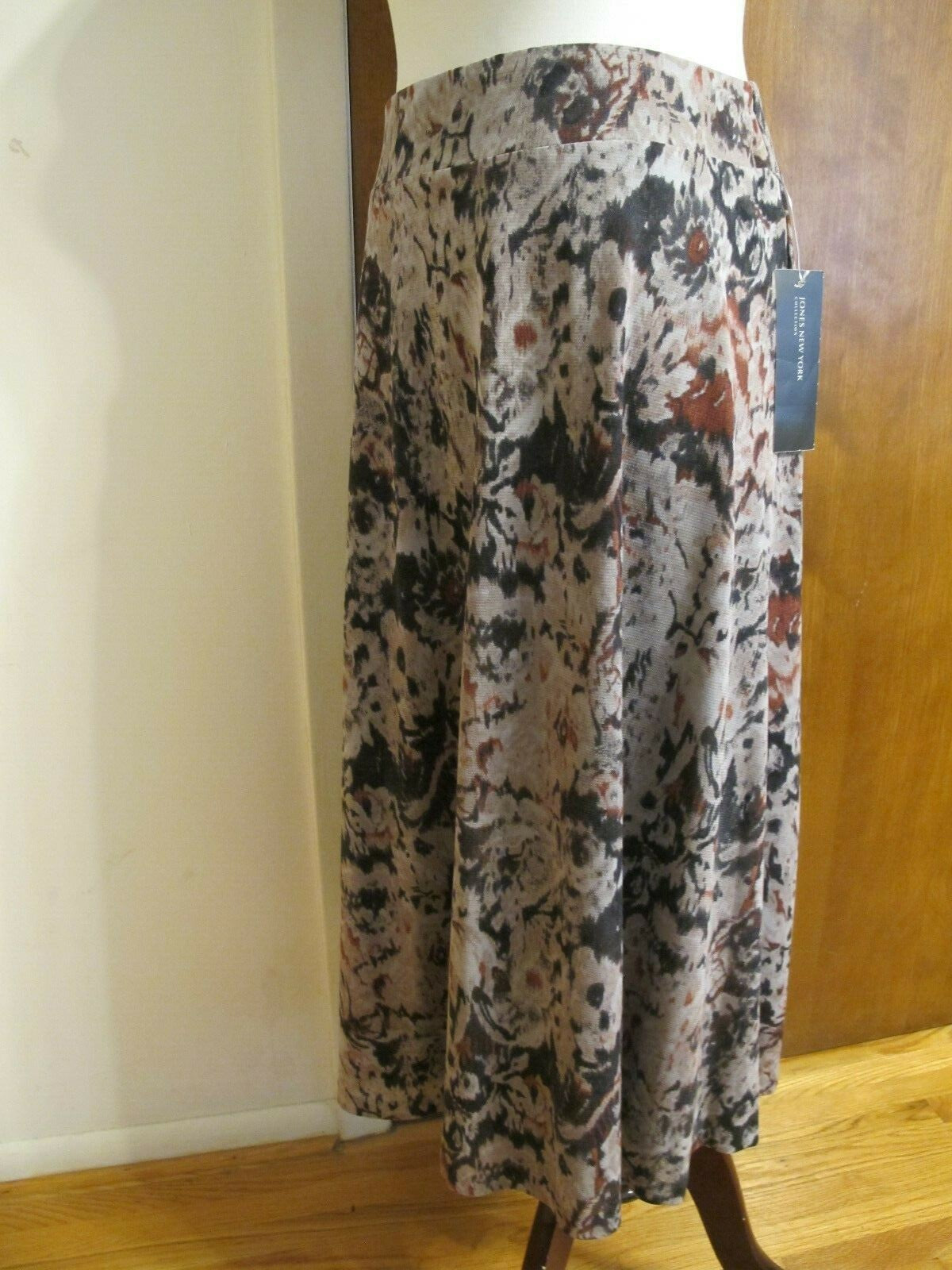 Jones New York Collection women's gray multi color lightweight skirt Medium