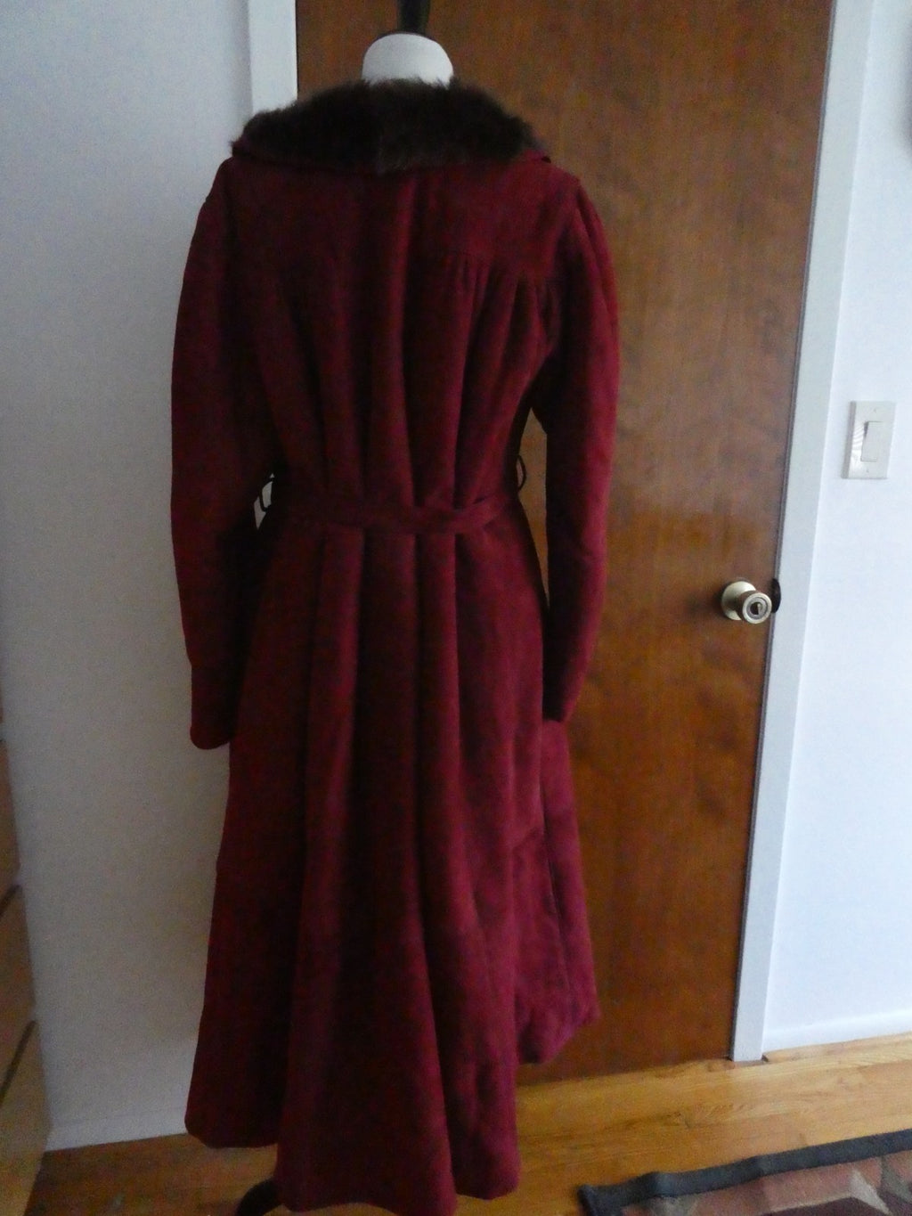 Women's Wine Shearling Sheepskin Long Winter Coat Spain 38 US 8 Runs big US 12