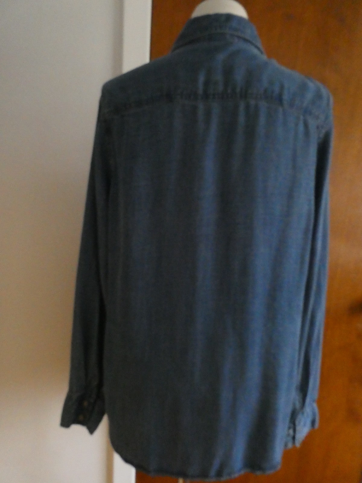 Merona Women’s Tencel Chambray Button Front Shirt Size Large Blue Long Sleeve