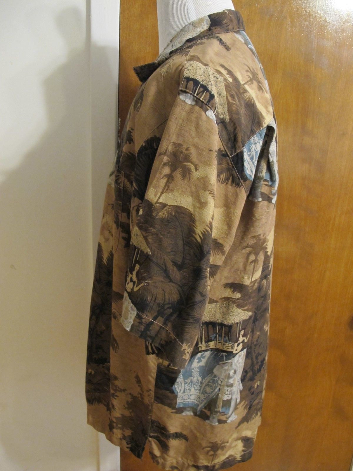 Tommy Bahama Men's Silk Multi Color Brow Blue Gray Beach Shirt Large Very Nice