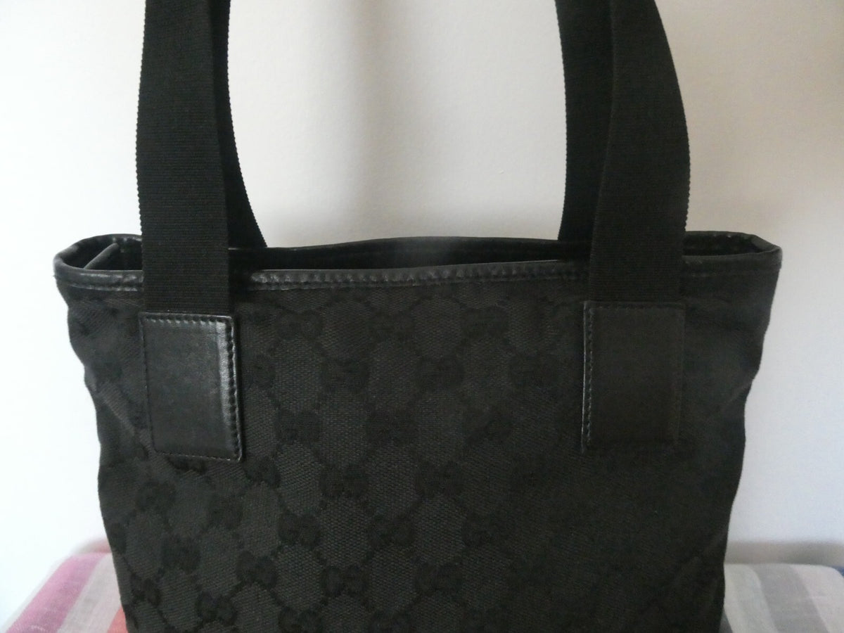 GUCCI Authentic Vintage Black Shoulder Bag Purse GG Canvas Leather 01904023754