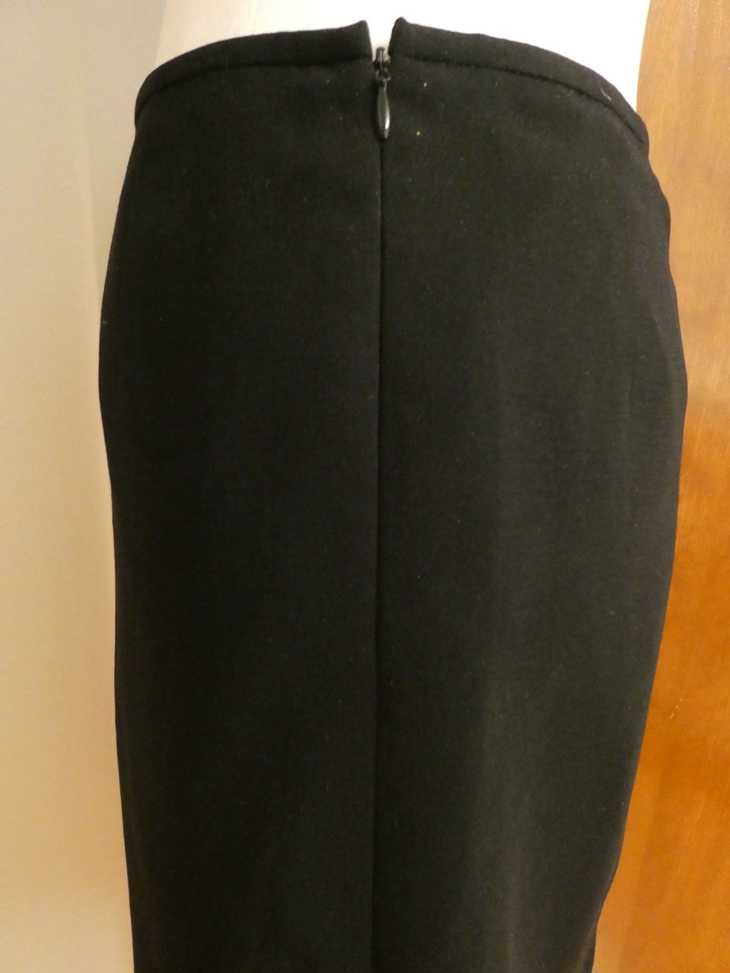 Canada women's black wool stylish front left side pleated skirt size 12