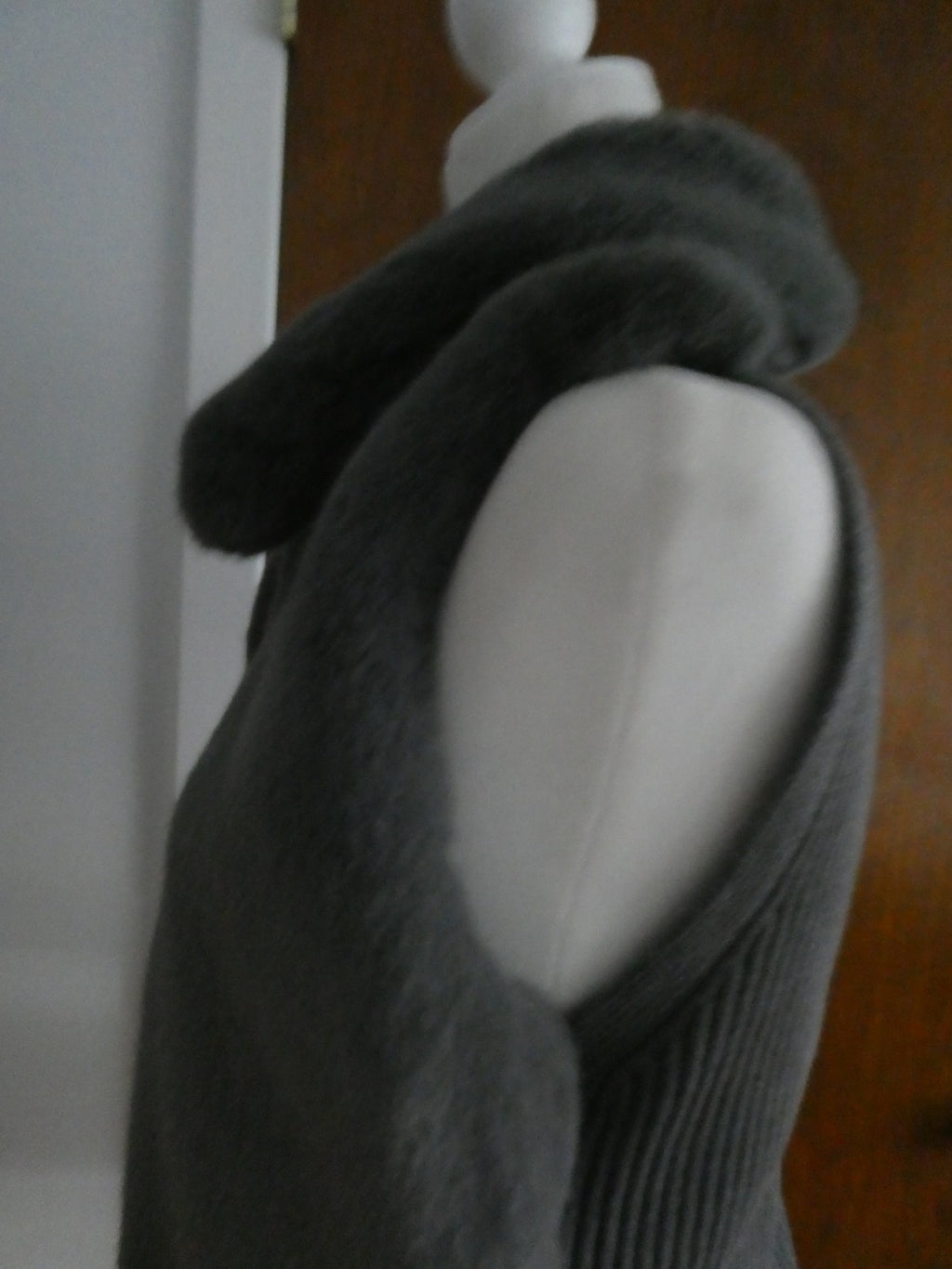 White House Black Market Women's Gray Faux Fur Sweater Vest Zip Front Size Large