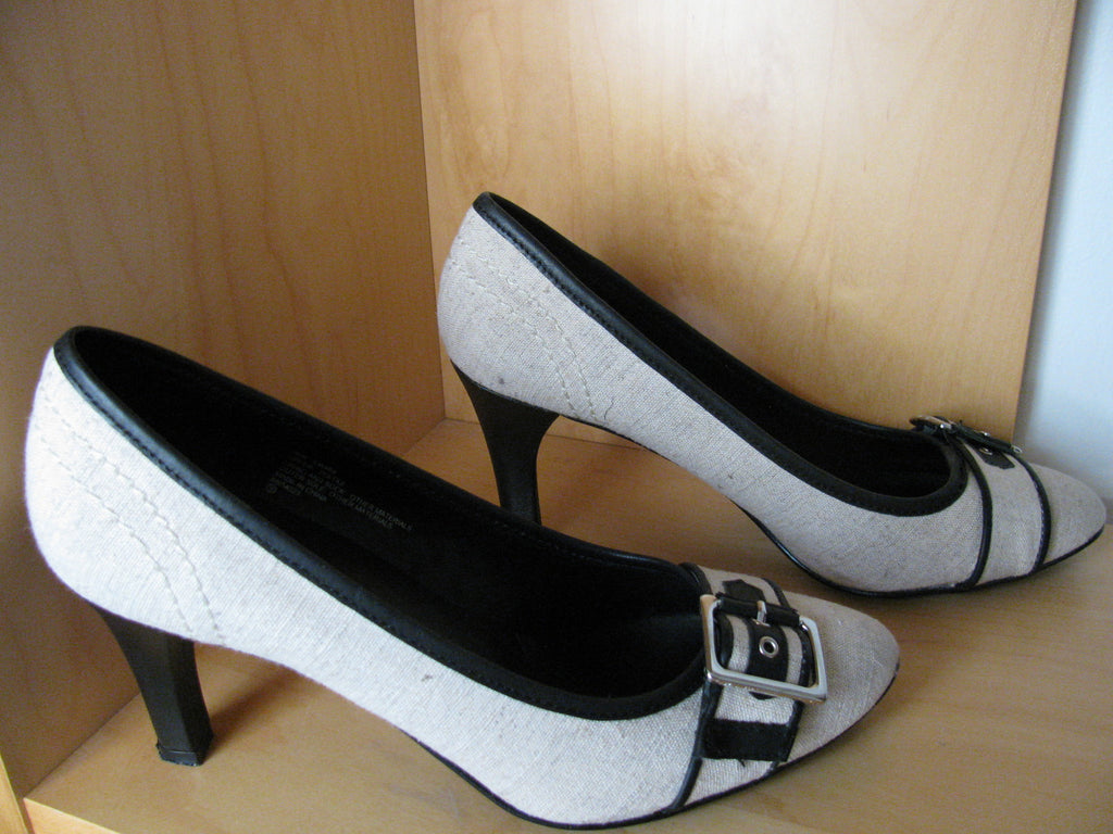 Banana Republic ivory textile detailed classic 2 3/4 heel pump shoes Size 6