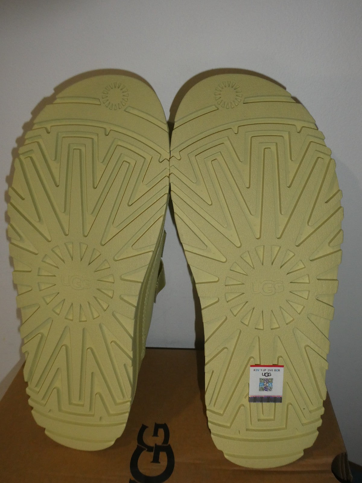 UGG GoldenGlow Slide Sandals Women Yellow Platform 1167430 Adjustable Straps 10
