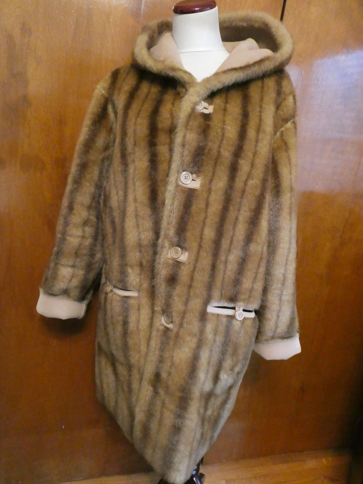 Jones New York Women’s Beige Faux Fur Reversible Hooded Winter Coat Size Large
