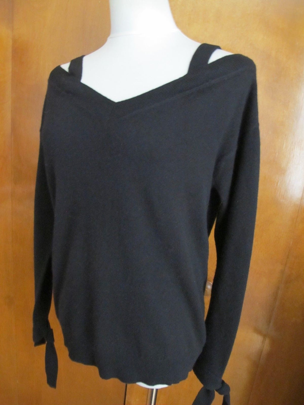 Theory Women's Black Cashmere Sweater P 