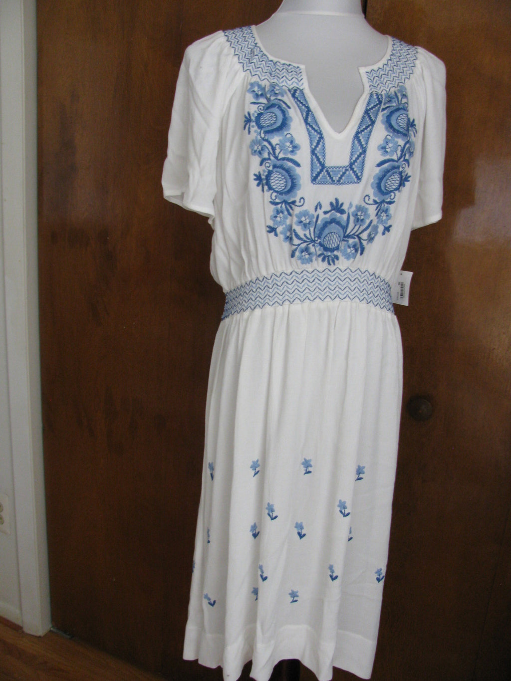 Impulse women's white embroidered dress size XLarge NWT 