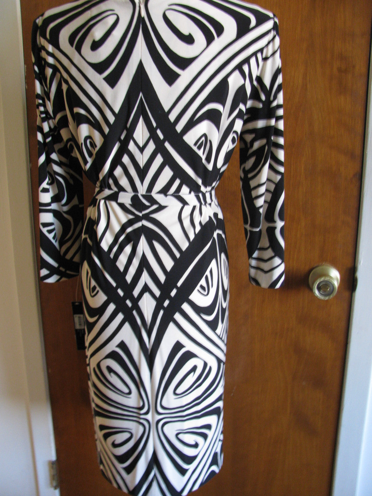 Tahari Arthur S Levine women’s geo print black ivory shift dress size 10 NWT