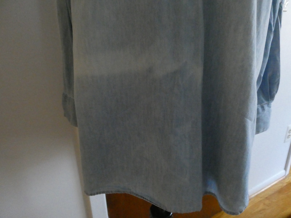 Liz Lange Size Large Maternity Top Blue Chambray Long Sleeve Henley