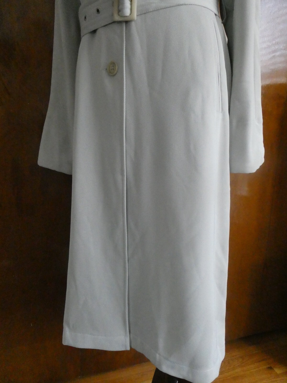 Holt Renfrew women' light gray 1/2 lined buttons belted long coat size 10 petite