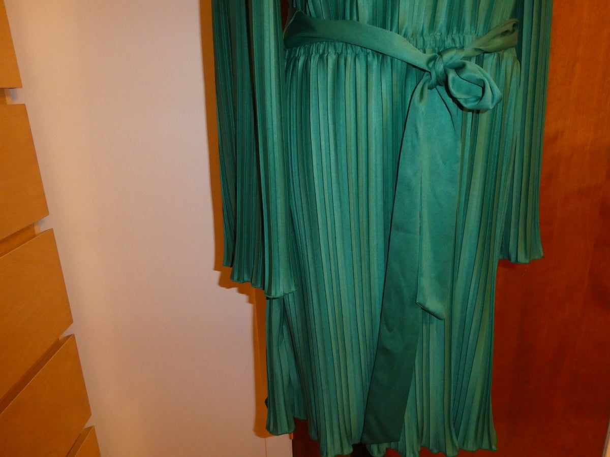 Olivia & Mckaylie Women Green Pleated Dress Long Sleeve Gold Tone Detail Large