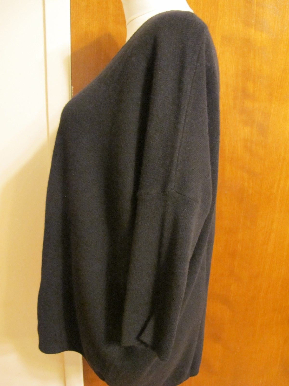 Bloomingdale's Women's Black 2 Ply Cashmere V-Neck Sweater ML 