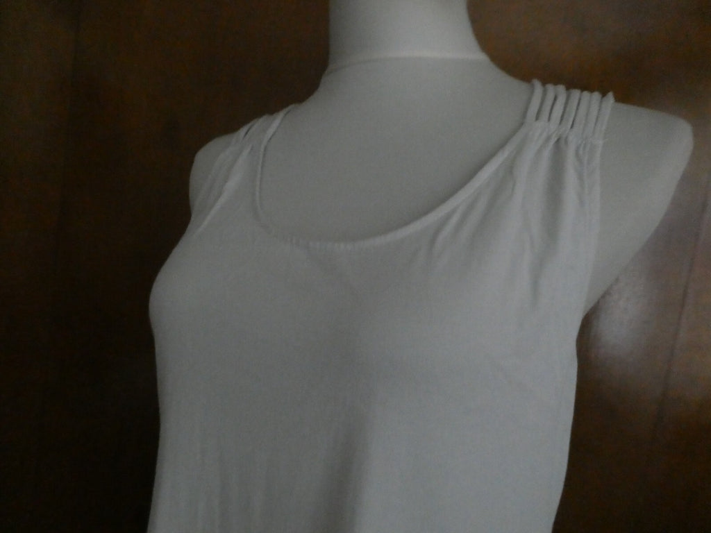 Gap women's light gray detailed top Large 