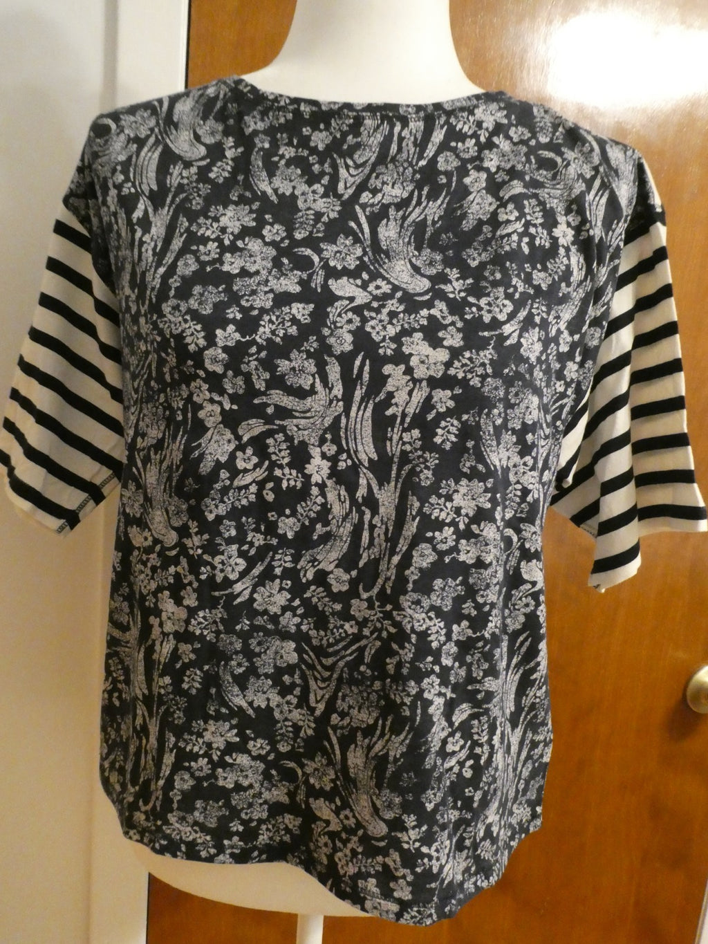 Gap women’s multicolor soft cotton short sleeve top size Large