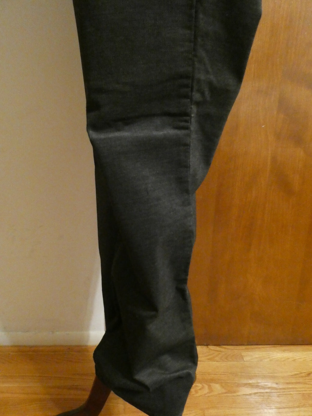 Jones New York Signature Stretch women's gray pants size 10 