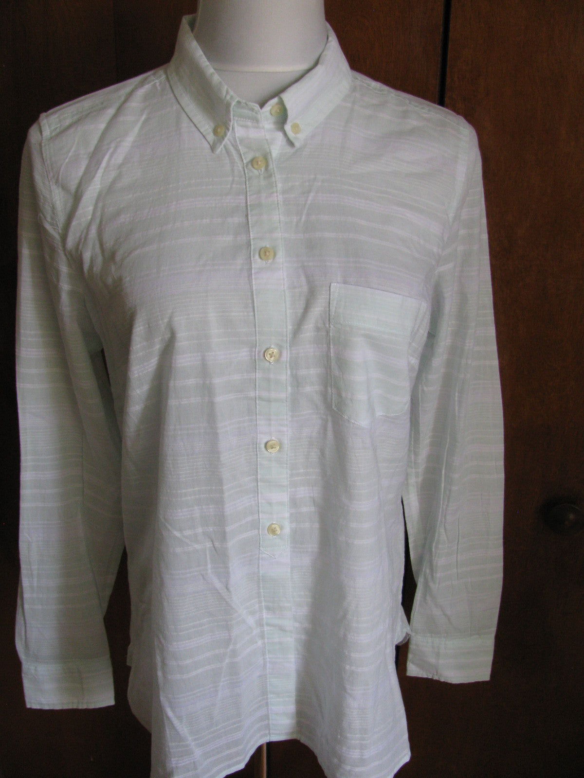 Gap women's light green cotton lightweight shirt size Medium 